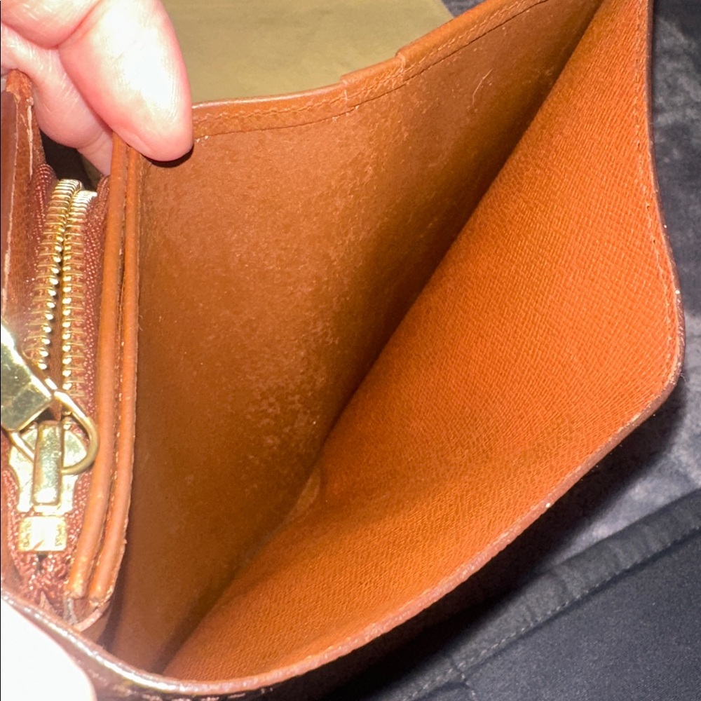 Louis Vuitton Monogram Medium Wallet - Picture 12 of 12